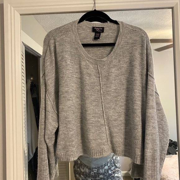 Plus Size Grey cropped sweater - Picture 1 of 4